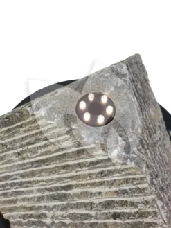 Kubus Waterornament Natuursteen LED 25 Cm Doorsnede 6 Kubus Waterornament Natuursteen LED 25 Cm Doorsnede -Vijver Winkel kubus waterornament 25 cm doorsnede 1 0 750x1000